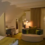 فندق Vesper 4*